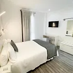 ラ ブティック プエルタ オサリオ ホテル 3*