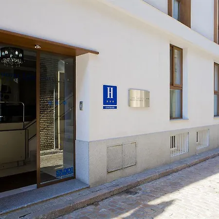 La Boutique Puerta Osario 3*